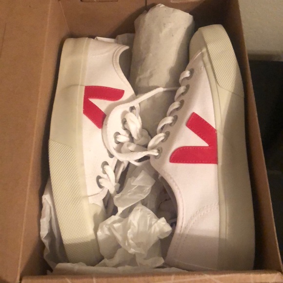 Veja Wata Canvas Sneakers in White Pekin - Picture 5 of 5